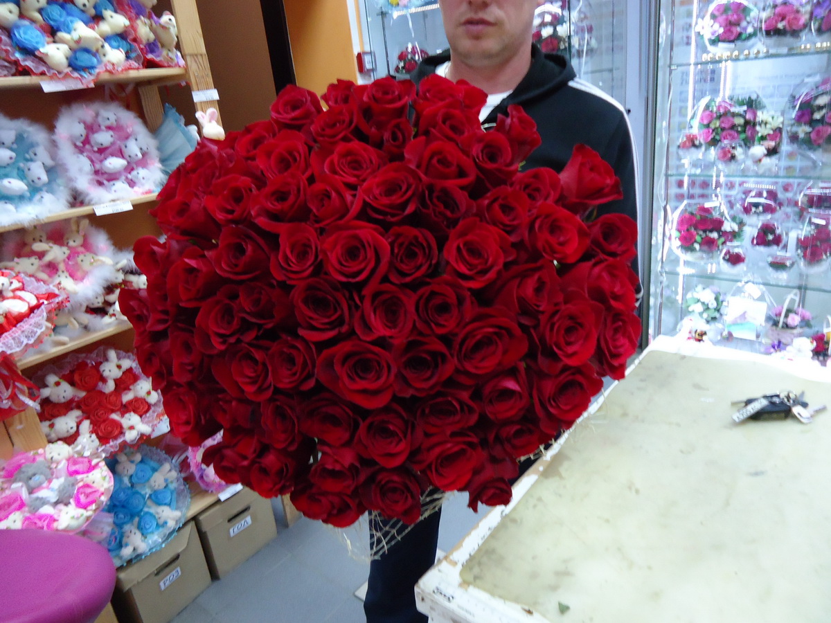 101 красная роза - Фотография цветов перед доставкой 3