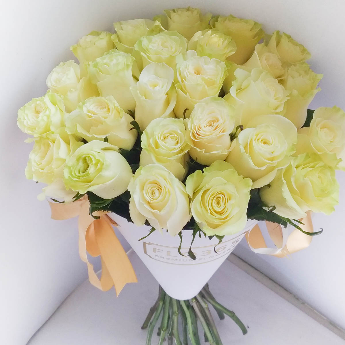 ХИТ ПРОДАЖ! 25 Белых роз в конверте - Фотография цветов перед доставкой 2