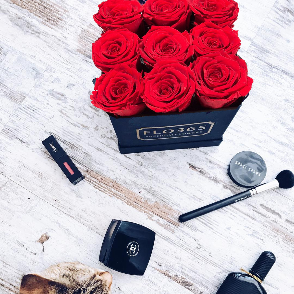 9 Красных роз в черном mini-кубе - Фотография цветов перед доставкой 2