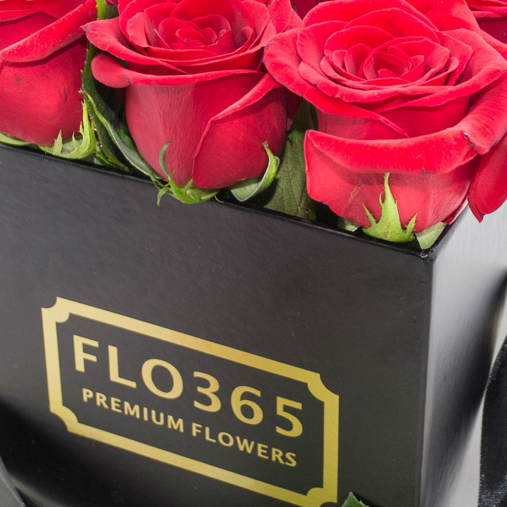 9 Красных роз в черном mini-кубе - Фотография цветов перед доставкой 5