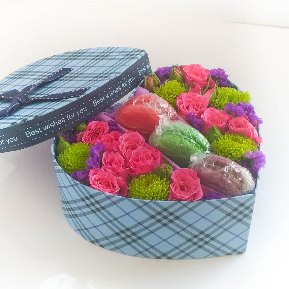 Коробки мини купить. Мини букет в коробочке. Мини коробочки с цветами. Mini karobochka. Мини коробка цветов для девочки.