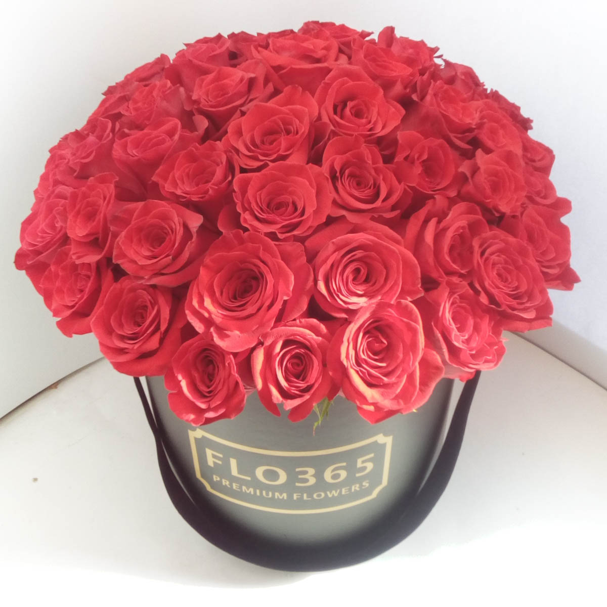 LUXURY! 51 красная роза в шляпной коробке - Фотография цветов перед доставкой 3