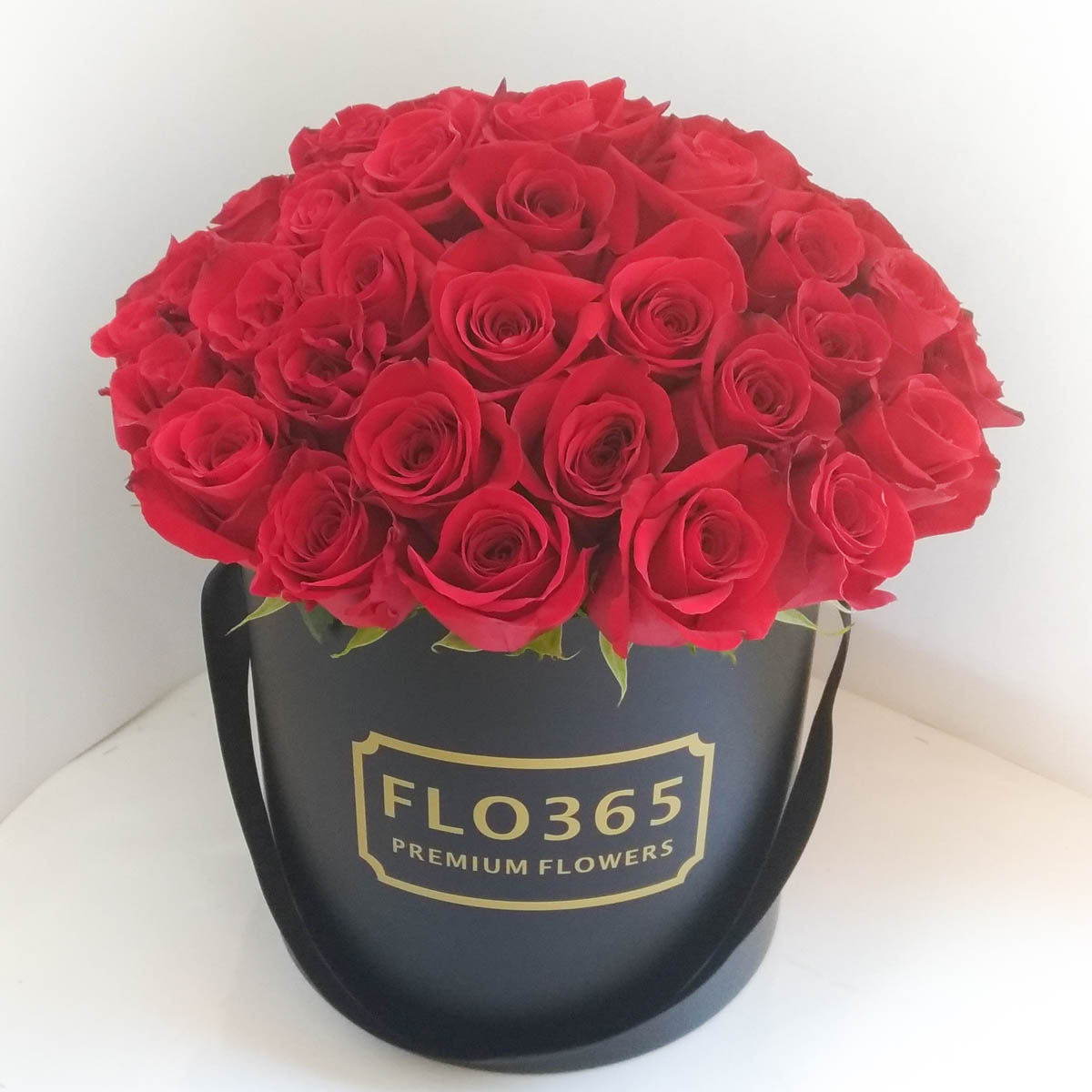 LUXURY! 51 красная роза в шляпной коробке - Фотография цветов перед доставкой 4