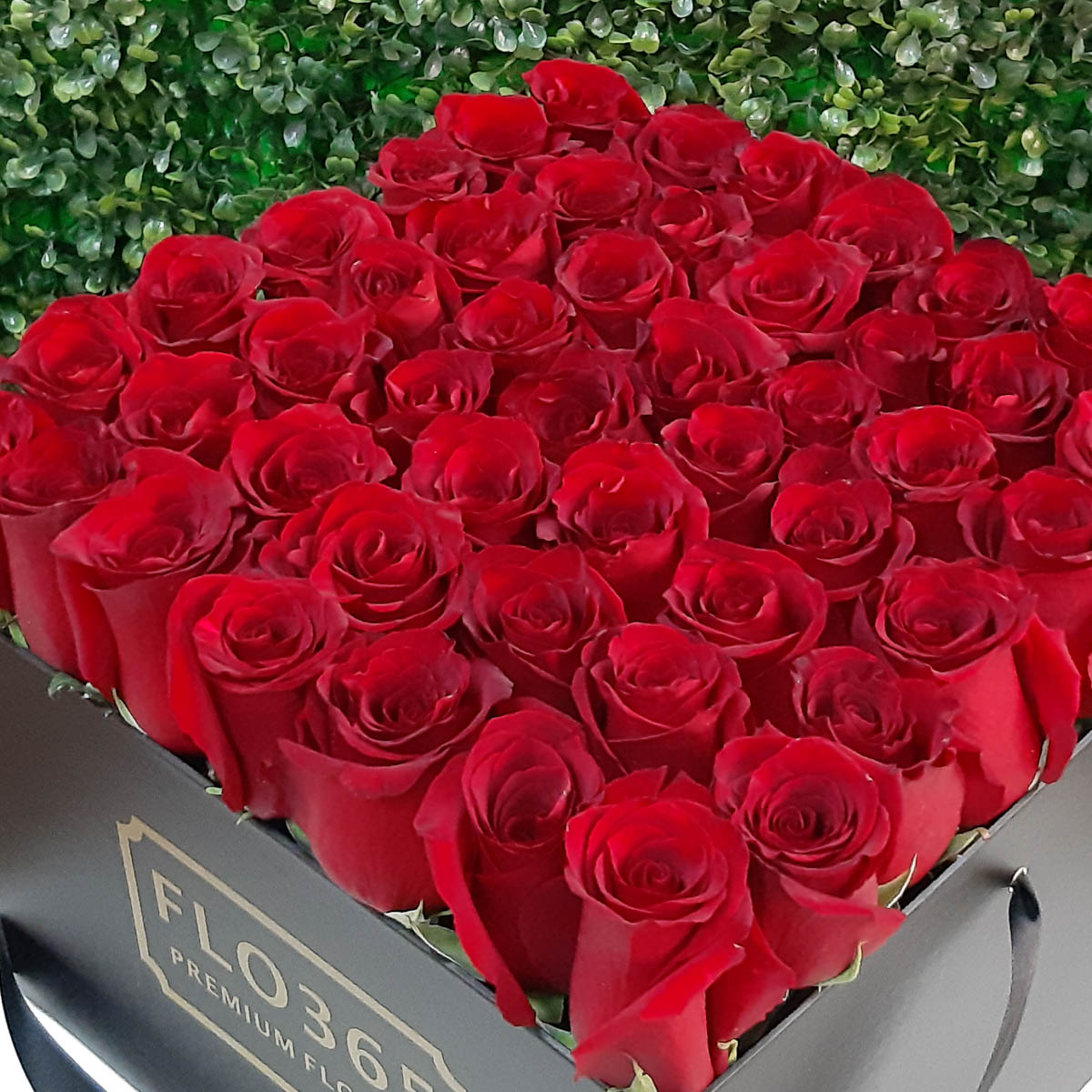 Фото 4 - ХИТ ПРОДАЖ! 49 Красных роз в черном кубе