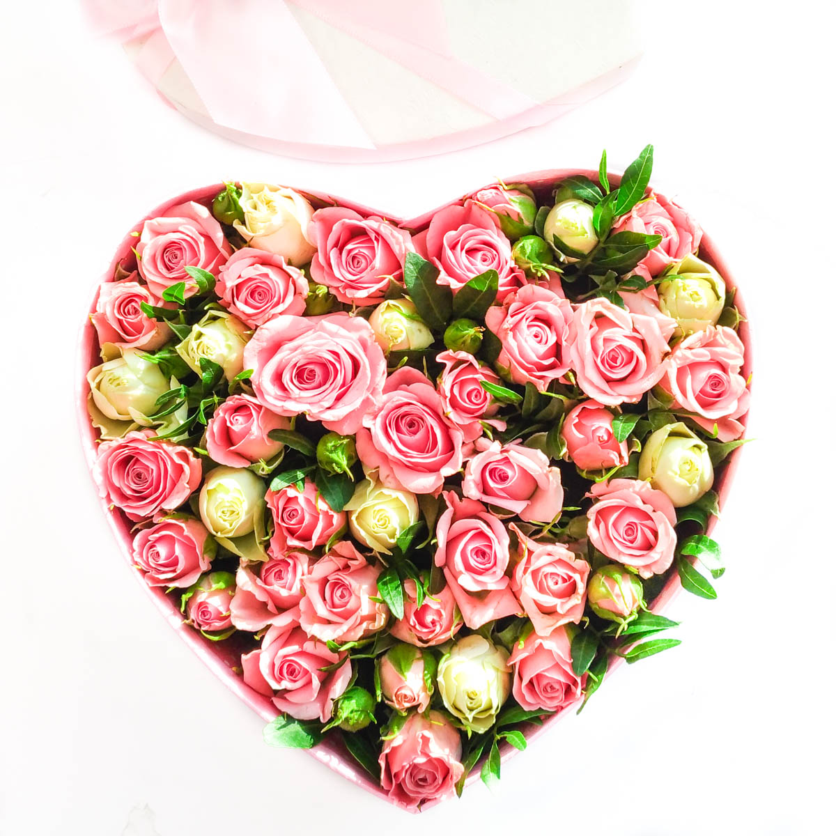 Сердечко из кустовых роз