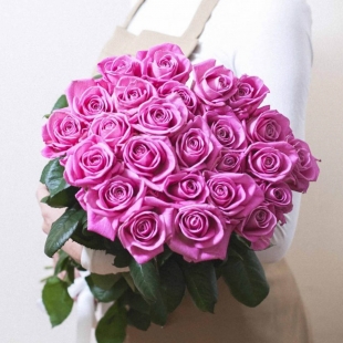 Букет из 25 розовых роз с лентой