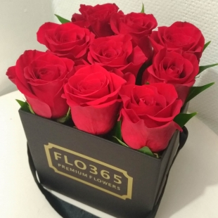 9 Красных роз в черном mini-кубе