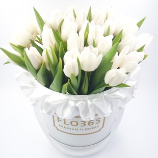 Вайт Тюльп Люкс: Белые тюльпаны в шляпной коробке